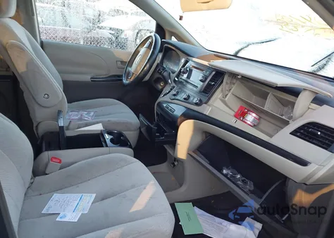 2011 Toyota Sienna Le V6 z USA, uszkodzony, nr VIN 5TDKK3DC5BS105447